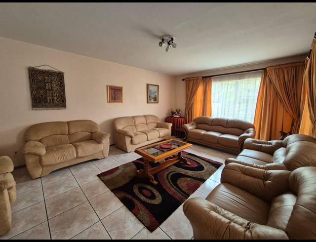 4 BEDROOM HOUSE FOR SALE IN VANDERBIJLPARK SE 3